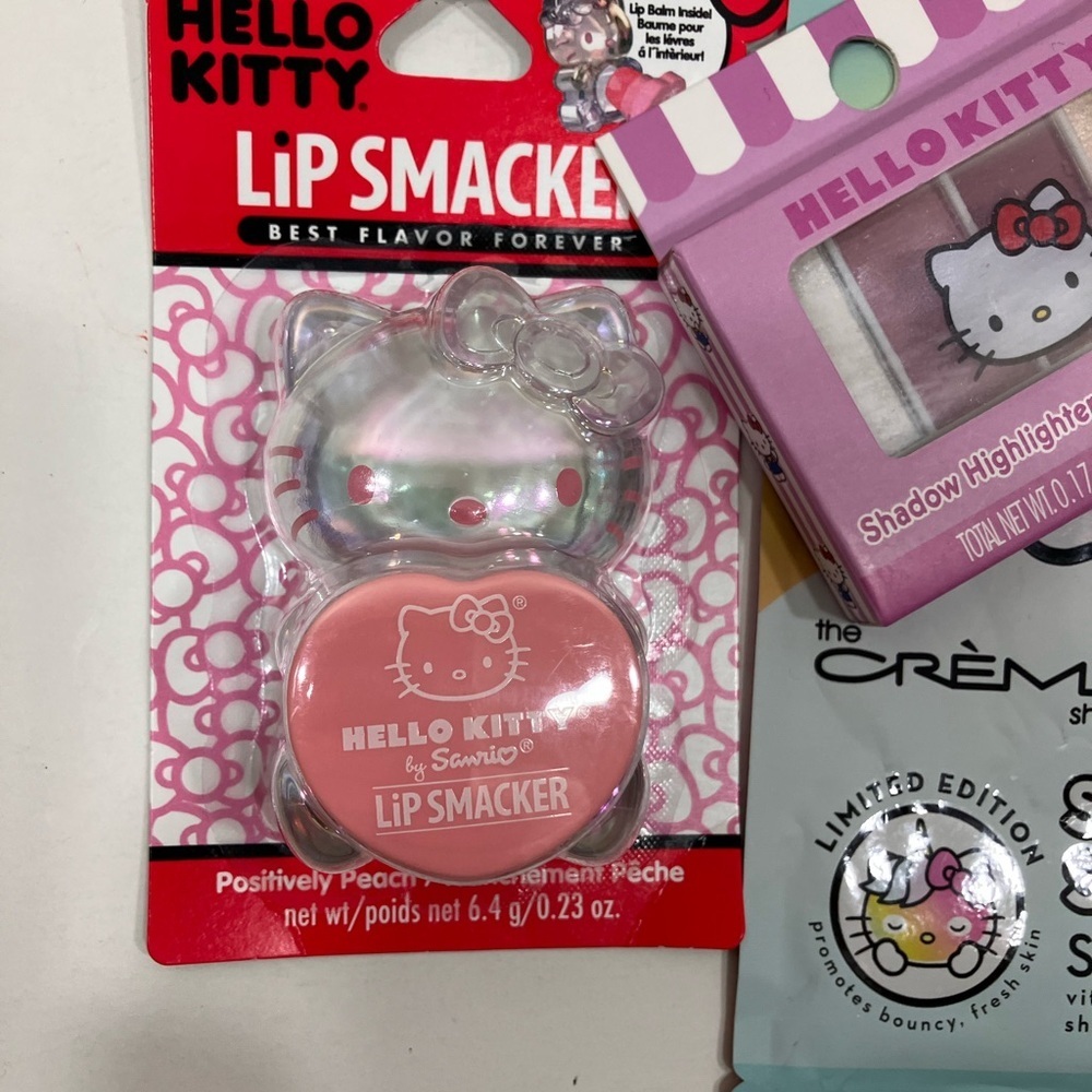 Hello Kitty Cosmetics/Mask - Picture 8 of 11